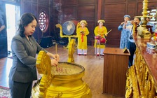 Phó chủ tịch nước Võ Thị Ánh Xuân dâng hương tại Bảo tàng Quang Trung