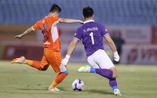 Đà Nẵng thiếu người vẫn thắng khó tin, tạm thoát đáy bảng: HLV Quảng Nam xin từ chức