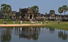 Sét đánh trúng đền Angkor Wat, nhiều du khách bị thương