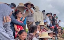 Ám ảnh tiếng gọi 'mẹ ơi' bên bờ sông Hồng