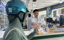 Dịch Covid-19 trở lại, khẩu trang trở thành mặt hàng 'hot'