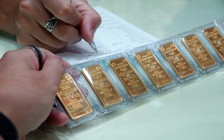 Giá vàng tăng khi chứng khoán giảm