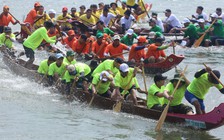 Sôi động giải đua ghe truyền thống tại ngôi làng Bác Hồ từng sống thời niên thiếu