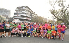 Chia tay 'hàm cá mập' theo phong cách runner Hà Nội