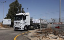 Israel cho phép viện trợ nhỏ giọt vào Gaza bên bờ nạn đói