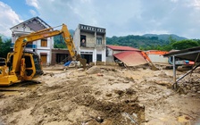 Mưa giông dồn dập trút xuống Bắc bộ, nguy cơ lũ quét