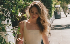 Mặc đẹp suốt mùa hè với bộ ba quần ống rộng, váy dài và giày cao gót