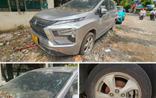 Ô tô 7 chỗ đậu bên đường cả năm không rõ chủ xe