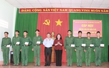 Lãnh đạo TP.HCM thăm động viên 135 chiến sĩ mới đang huấn luyện tại Bến Tre