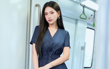 Chân váy denim, đầm denim dáng dài... làm mới tủ đồ công sở hiện đại