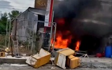 Cà Mau: Cháy kho chứa bia, nước ngọt