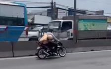 Vụ CSGT TP.HCM bị xe máy kéo trên đường: Người vi phạm khai gì?