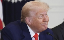 Ông Trump muốn áp thuế 50% đối với EU, thị trường chứng khoán lại giảm mạnh