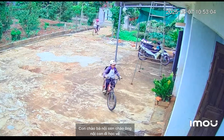 Lan tỏa trên mạng xã hội: Lời chào 'chữa lành' của hai đứa trẻ