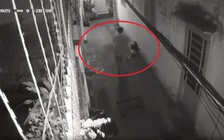 TP.HCM: Phát hiện thi thể phụ nữ quấn trong tấm chăn ngoài đường
