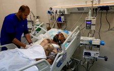 Cha bị thương nặng, 9 con thiệt mạng khi Israel không kích Gaza