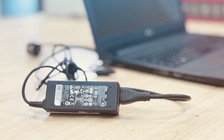 Giải mã 'cục gạch' bí ẩn trên bộ sạc laptop