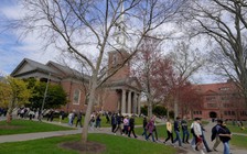 Mỹ lệnh tất cả sứ quán tạm ngừng phỏng vấn visa du học