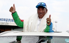 Người đàn ông 55 tuổi phá kỷ lục với 31 lần chinh phục 'nóc nhà thế giới'