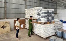 Cà Mau: Tạm giữ hơn 25 tấn hóa chất và mỹ phẩm không rõ nguồn gốc