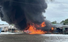 Cà Mau: Cháy cửa hàng xăng dầu ở Đất Mũi