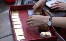 Giá vàng hôm nay 3.5.2025: Loanh quanh ở ngưỡng 120 triệu đồng