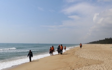 Tìm thấy thi thể hai học sinh mất tích khi tắm biển ở Quảng Ngãi