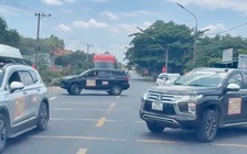 Xác minh vụ dùng 2 ô tô chắn ngang QL20 để đoàn xe doanh nhân qua đường