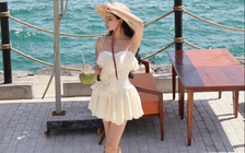 Biển xanh, cát trắng và cuộc dạo chơi của những món thời trang nữ tính