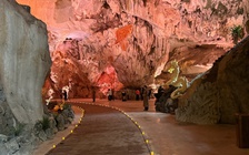 Ai cho phép bê tông hóa, biến hang Dơi thành nhà hàng?