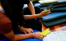 New Zealand đề xuất cấm trẻ dưới 16 tuổi dùng mạng xã hội