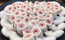 Người đàn ông 40 năm mổ hàng vạn con lợn mới gặp bộ lòng se điếu 3 kg