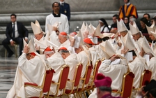 Toàn bộ 133 hồng y bầu giáo hoàng mới tề tựu, Vatican cắt sóng điện thoại