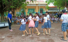 Cô gái nặng lòng với học sinh khó khăn