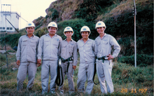 Miệt mài 'con nhện' giăng tơ