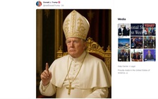 Bị phản ứng về bức ảnh mặc đồ Giáo hoàng, ông Trump lên tiếng