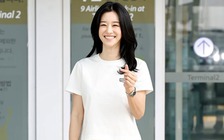 'Điên nữ' Seo Ye Ji đến Đà Nẵng, khoe quà fan Việt tặng