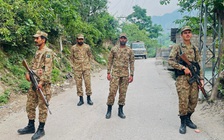 Binh sĩ Ấn Độ, Pakistan tiếp tục giao tranh, số người chết tăng