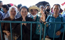 Hàng ngàn người dân về núi Bà Đen chiêm bái xá lợi Đức Phật