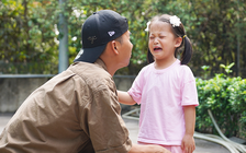 'Bố ơi mình đi đâu thế' gây tranh cãi trong tập đầu lên sóng