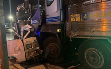 2 xe tải đấu đầu trên QL1A, 1 tài xế tử vong