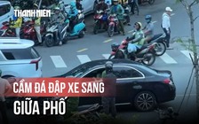 Cận cảnh khống chế người đập ô tô Mercedes trên đường Trần Não