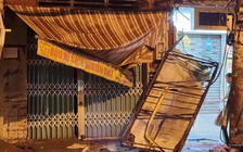 2 người tử vong ở Q.Gò Vấp: Nghi vấn 2 xe máy đuổi nhau, rồi tông nhà dân