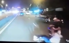 Hú vía 2 thiếu niên đạp ngã xe máy người đi đường ở TP.HCM