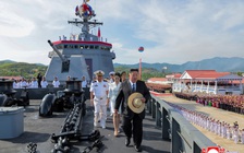 Ông Kim Jong-un thị sát tàu khu trục mới, tiết lộ kế hoạch đóng thêm chiến hạm