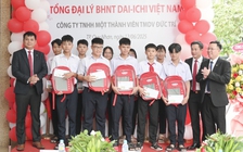 Trao học bổng cho học sinh nghèo hiếu học ở Bình Định