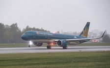 Hàng loạt chuyến bay bị hủy, chậm vì mưa bão