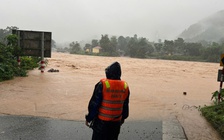 Mưa lớn, nước tràn đường Hồ Chí Minh, đồng ruộng ở Quảng Bình, Quảng Trị ngập úng