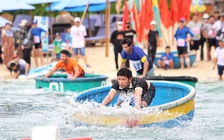 Khoảnh khắc đẹp tại giải bơi thúng, lắc thúng trên biển Nha Trang