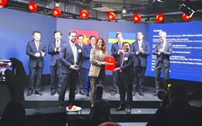 Trao giấy chứng nhận đăng ký đầu tư 1 tỉ USD cho doanh nghiệp Thụy Điển